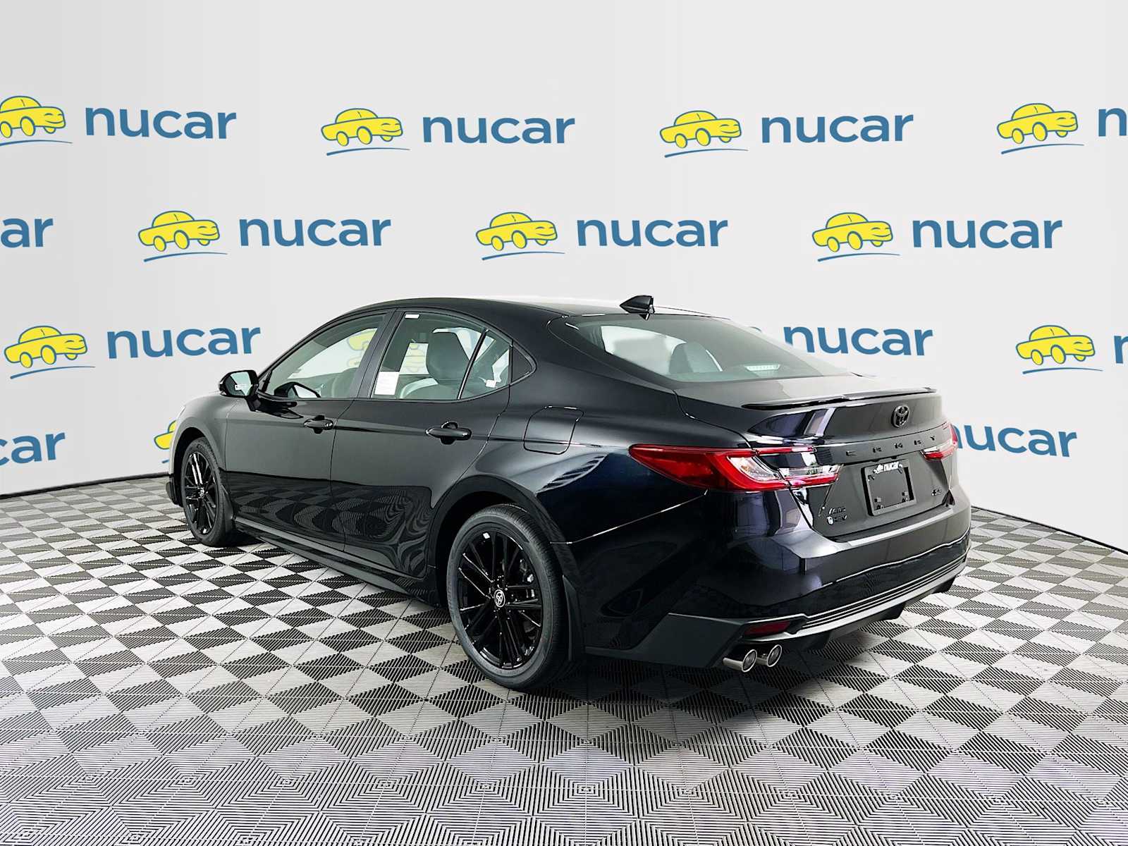 2025 Toyota Camry SE - Photo 4