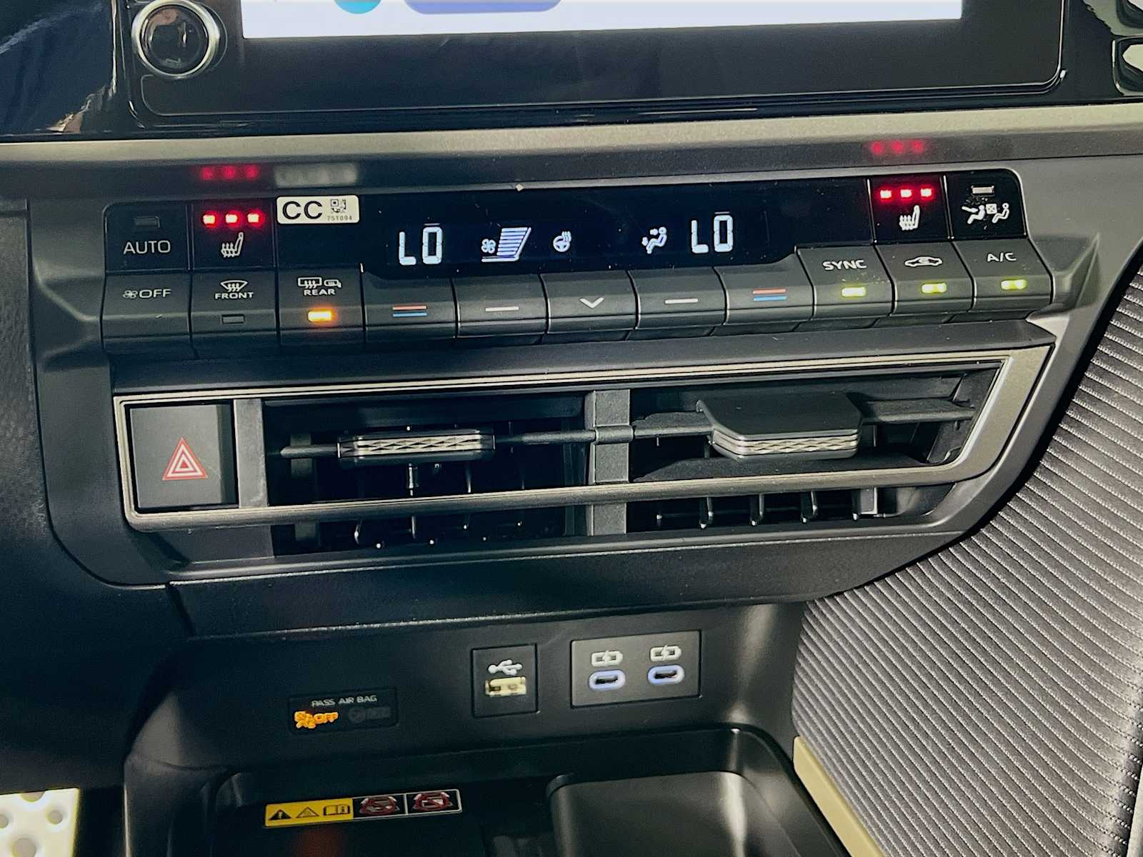 2025 Toyota Camry SE - Photo 10