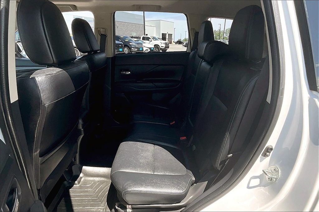 2016 Mitsubishi Outlander GT - Photo 15