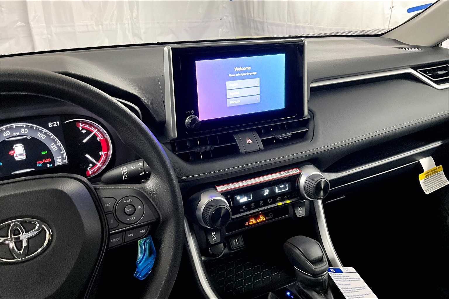 2025 Toyota RAV4 LE - Photo 13