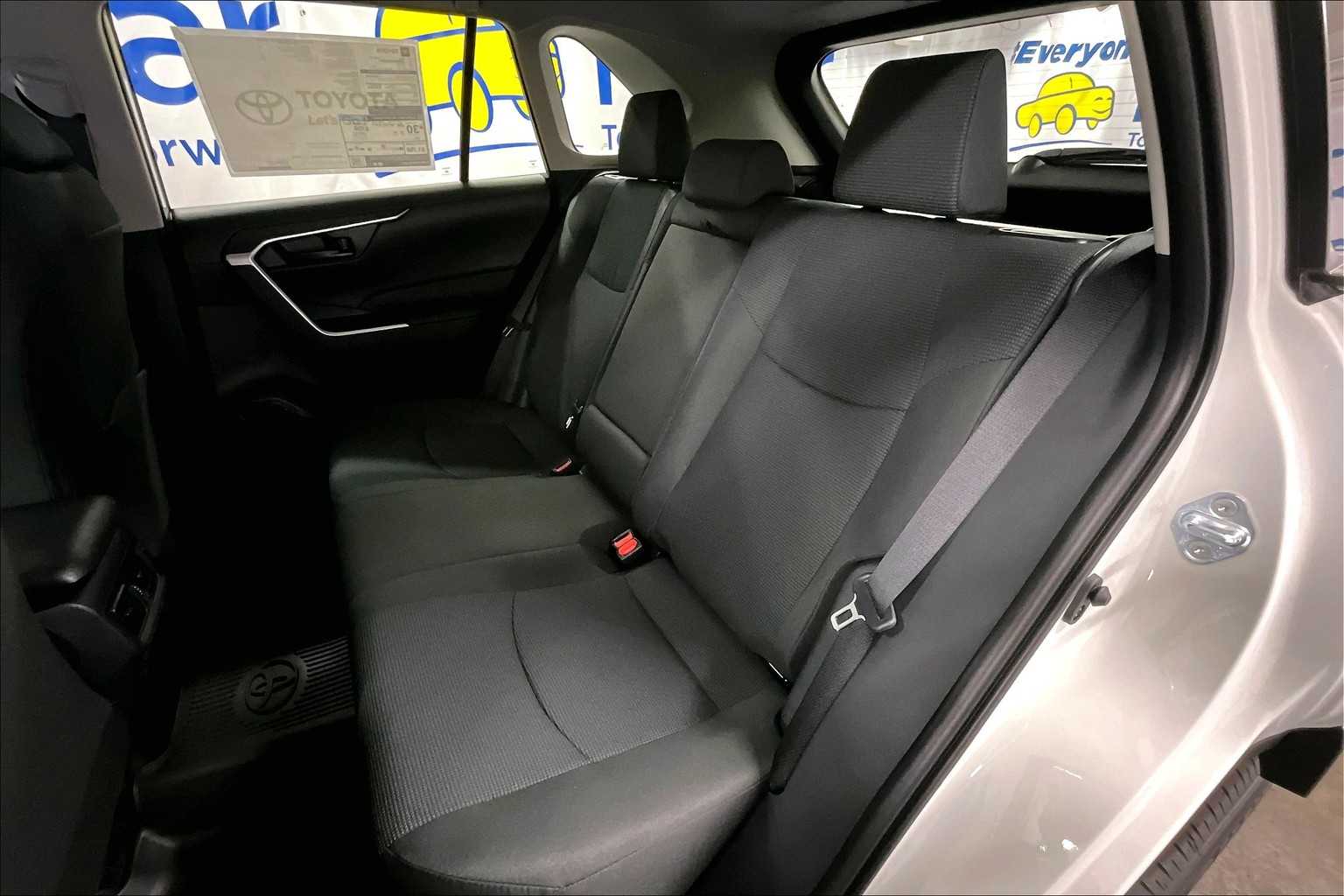 2025 Toyota RAV4 LE - Photo 15