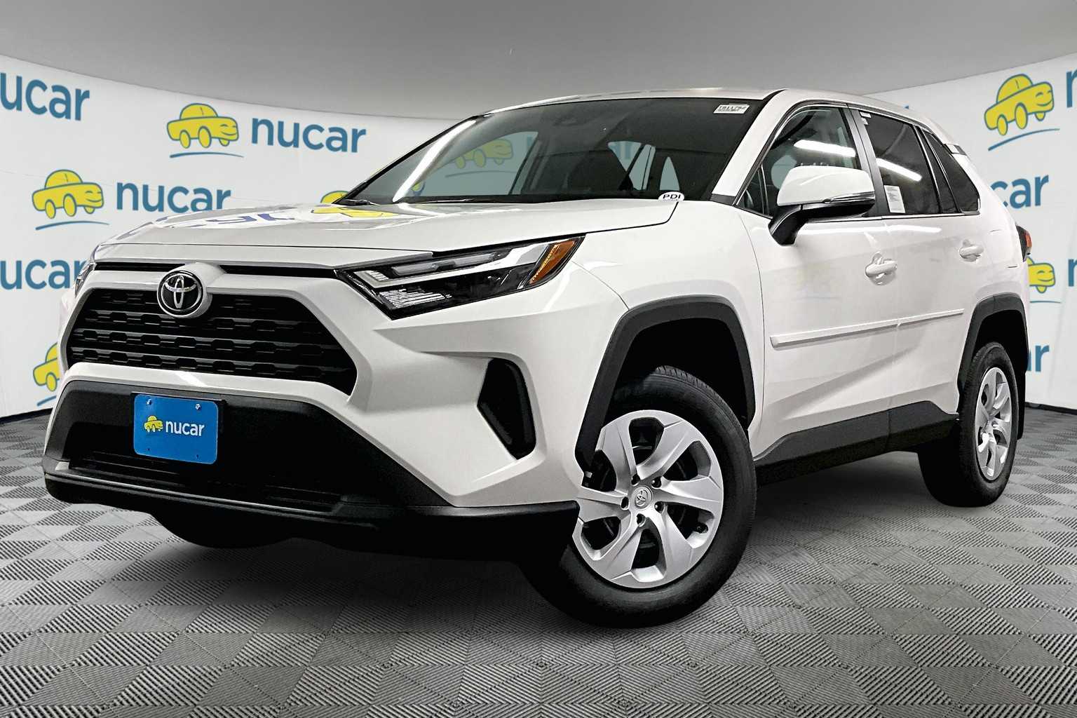 2025 Toyota RAV4 LE - Photo 4