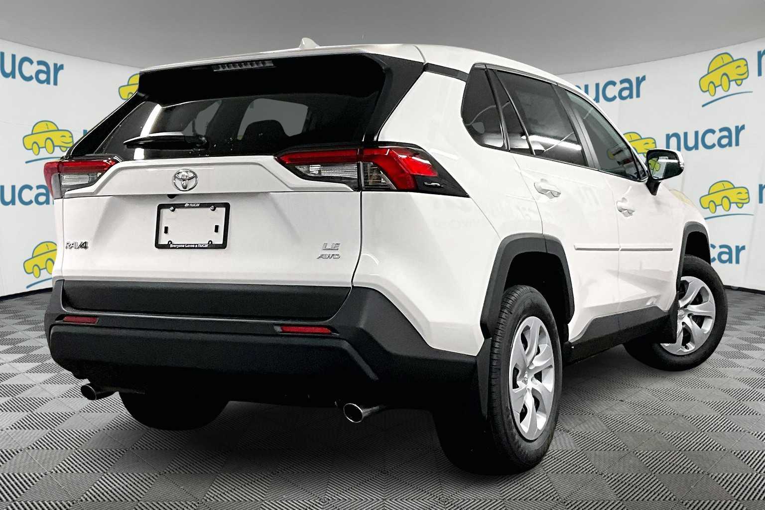 2025 Toyota RAV4 LE - Photo 7