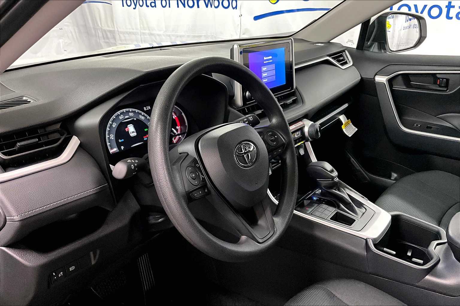 2025 Toyota RAV4 LE - Photo 9