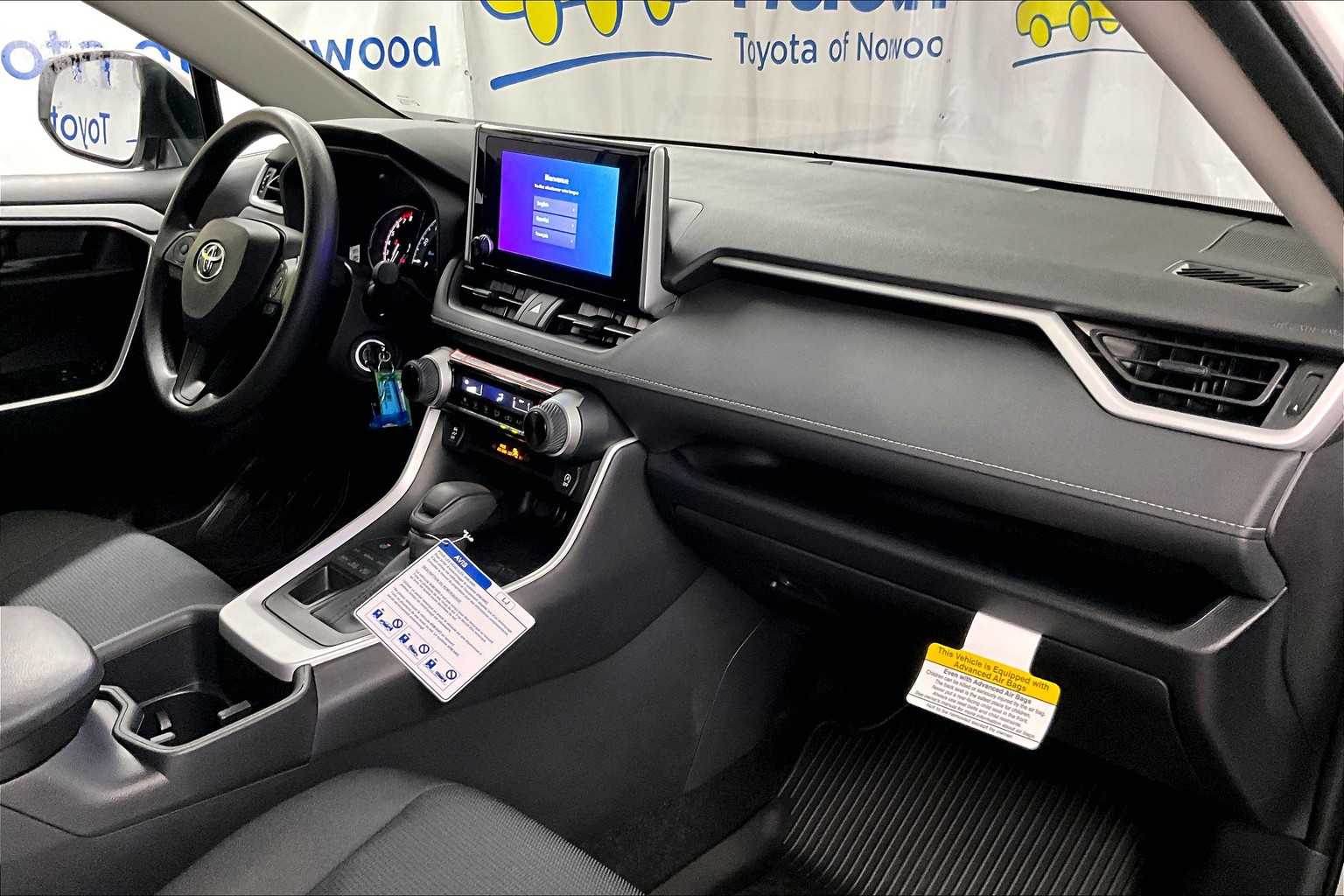 2025 Toyota RAV4 LE - Photo 10