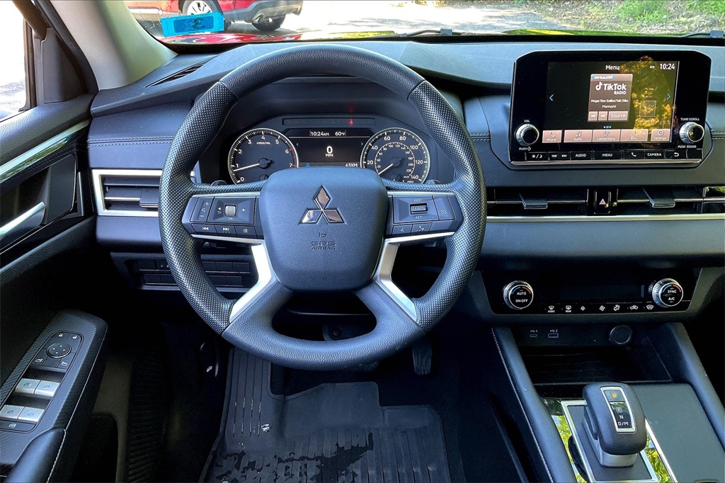 2022 Mitsubishi Outlander ES - Photo 16