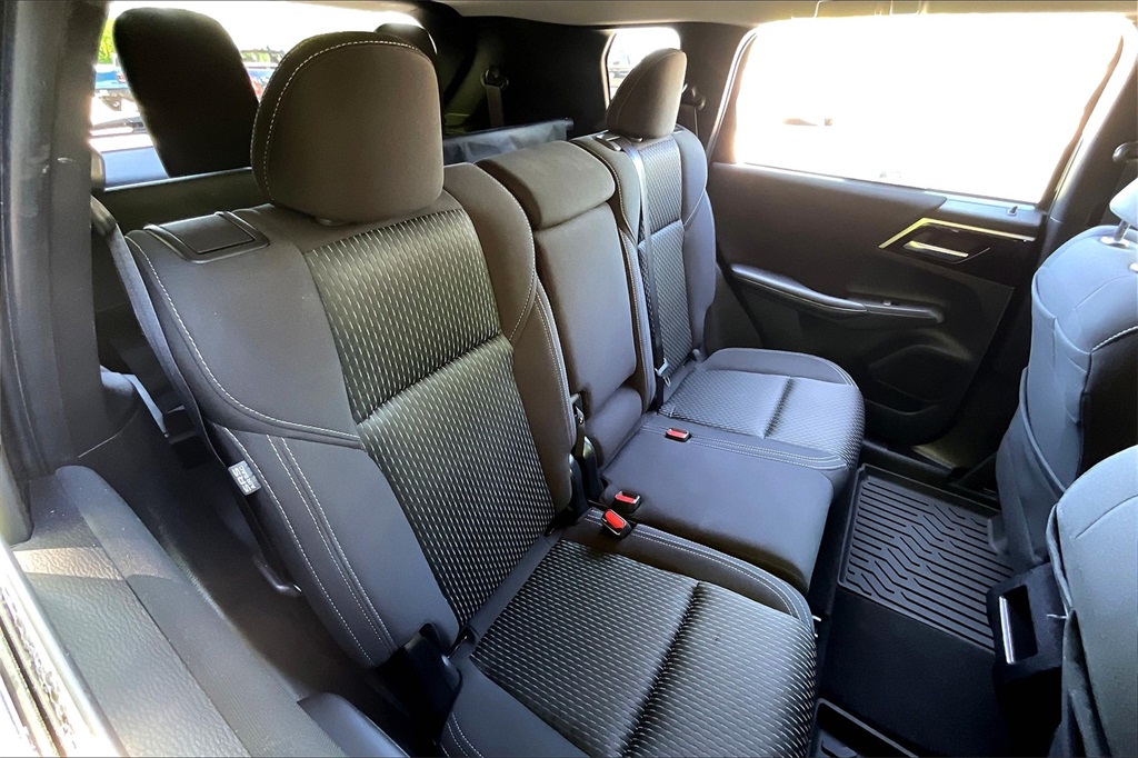 2022 Mitsubishi Outlander ES - Photo 18