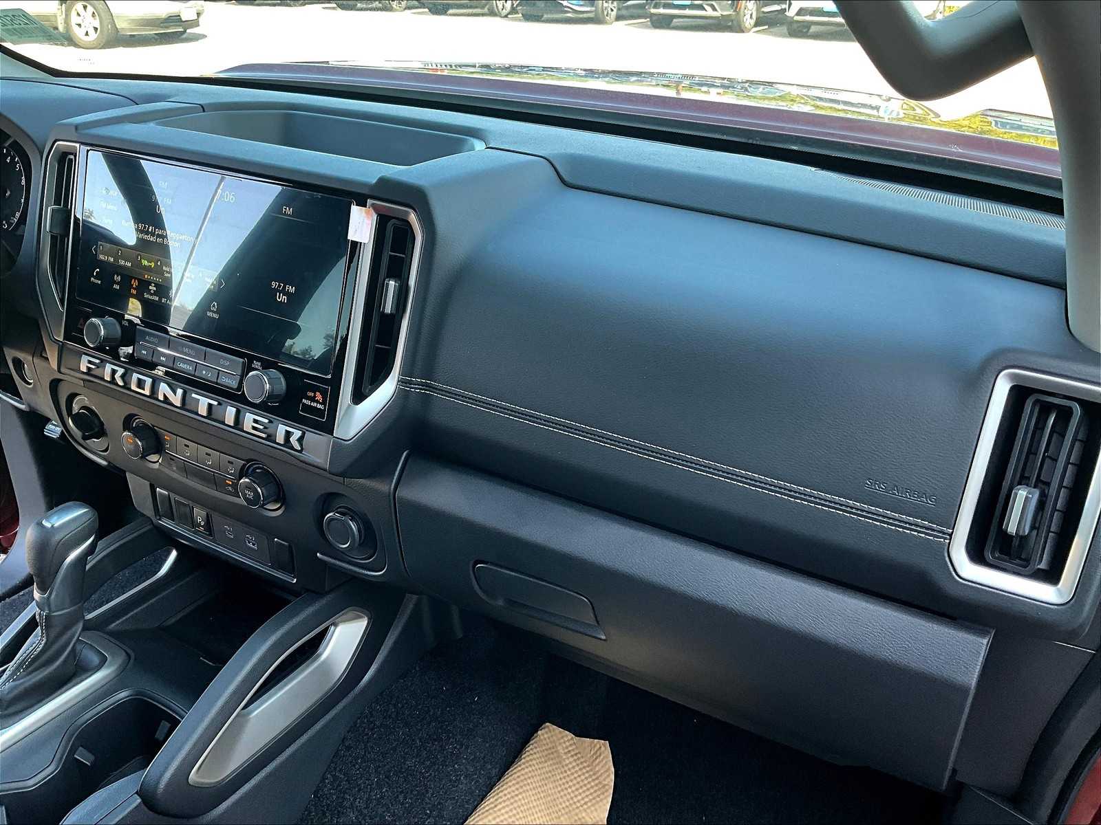2025 Nissan Frontier SV - Photo 11