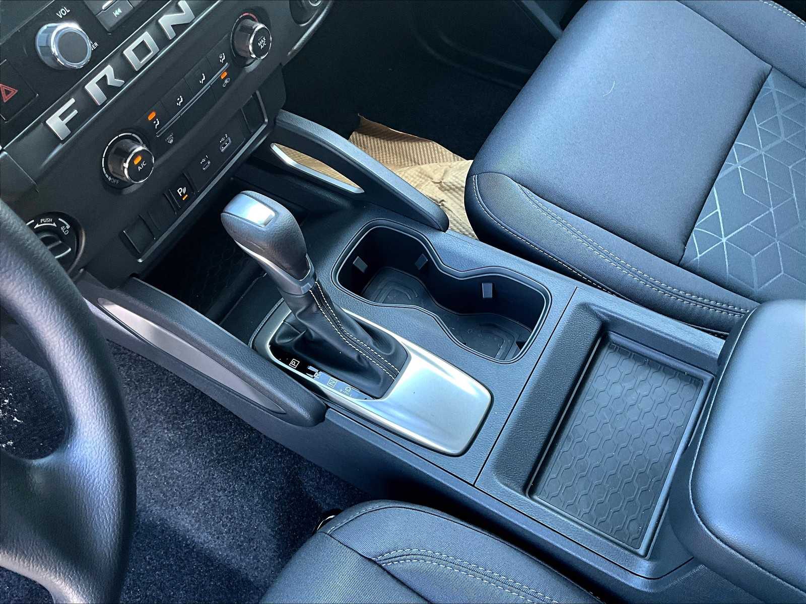 2025 Nissan Frontier SV - Photo 16