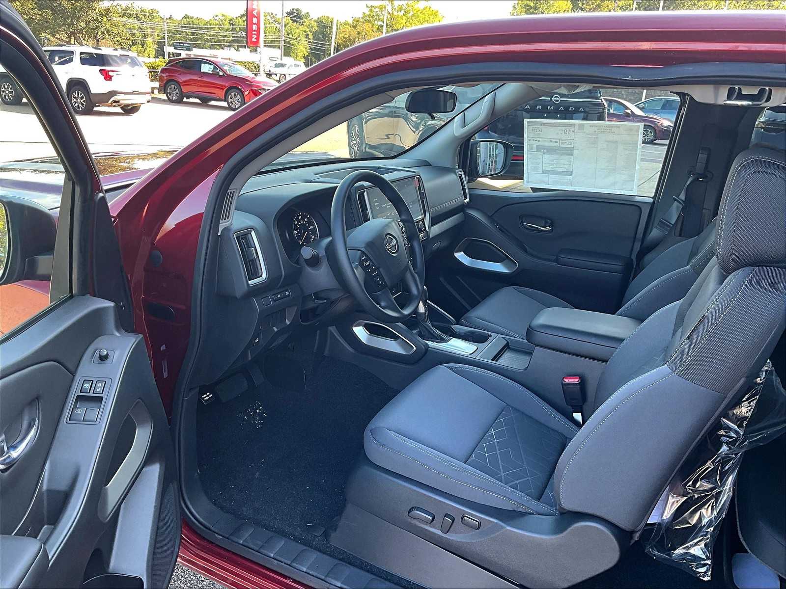2025 Nissan Frontier SV - Photo 6