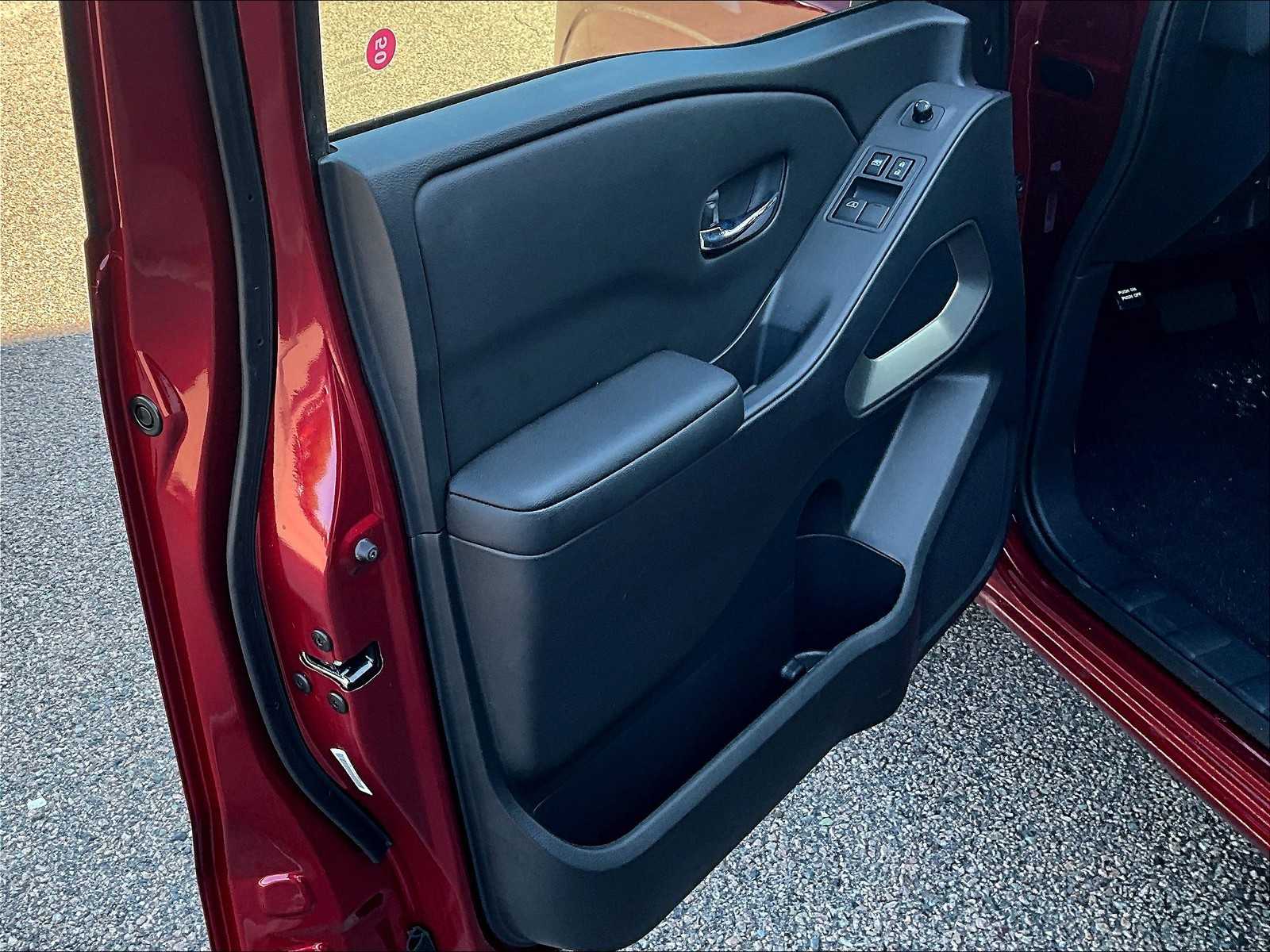 2025 Nissan Frontier SV - Photo 7