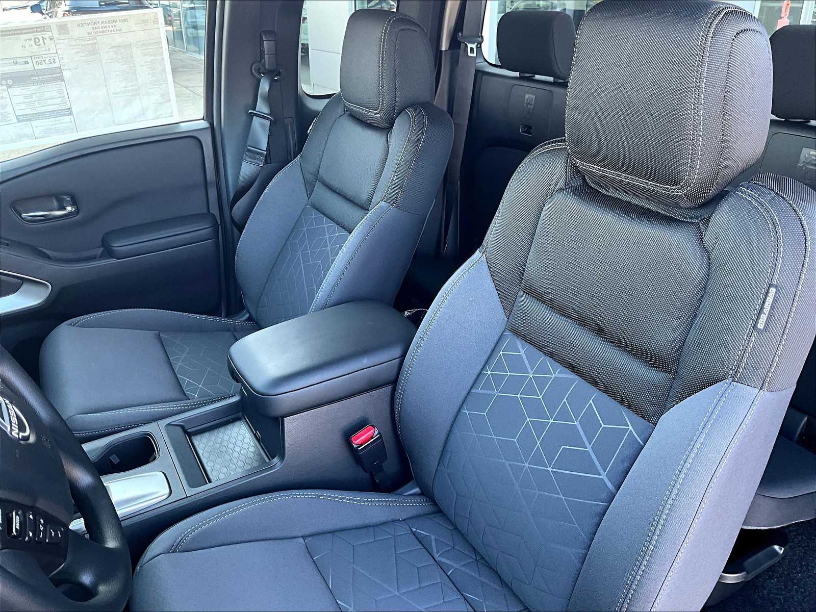 2025 Nissan Frontier SV - Photo 8
