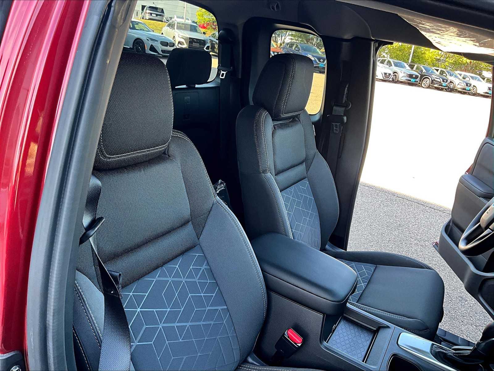 2025 Nissan Frontier SV - Photo 9