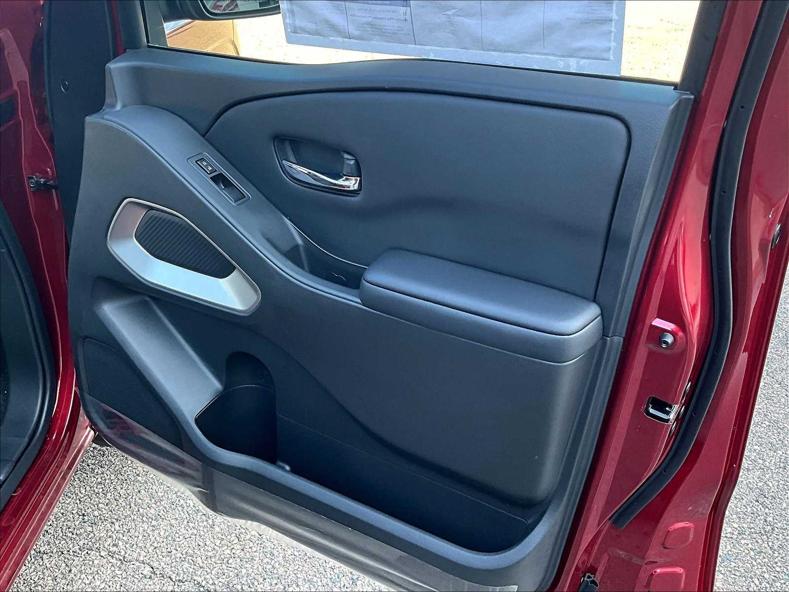 2025 Nissan Frontier SV - Photo 10