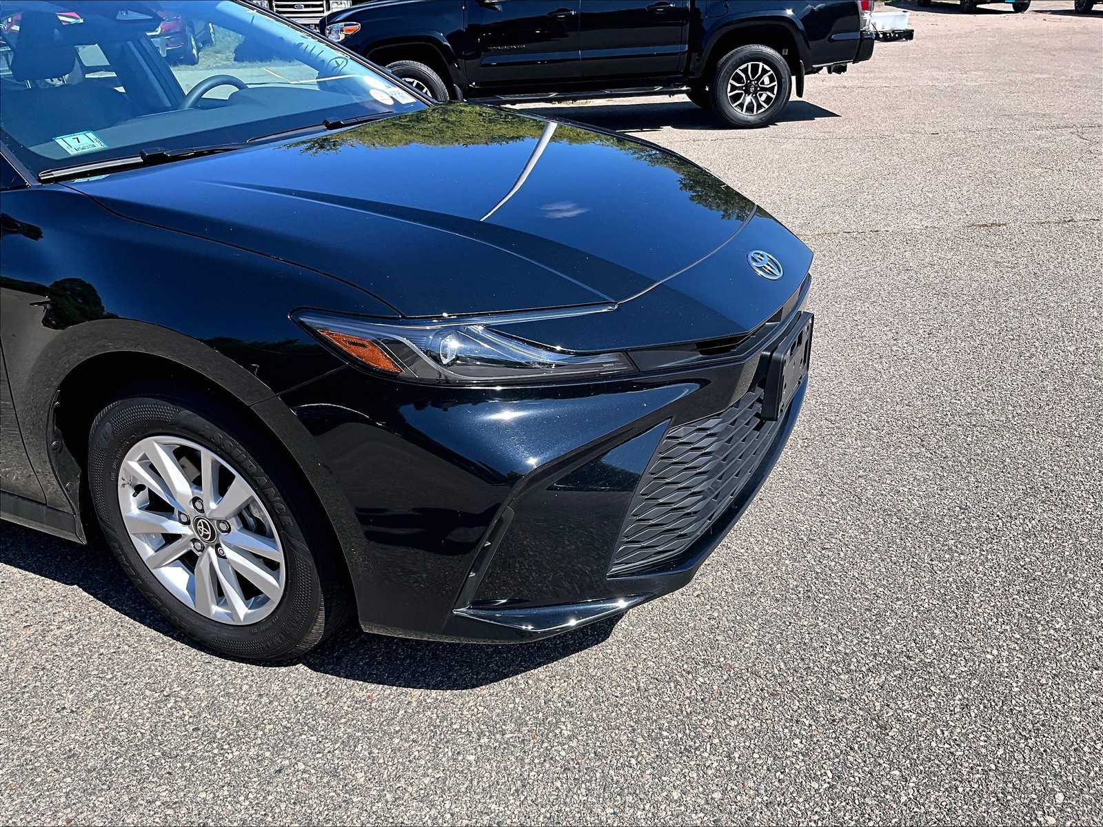 2025 Toyota Camry LE - Photo 5