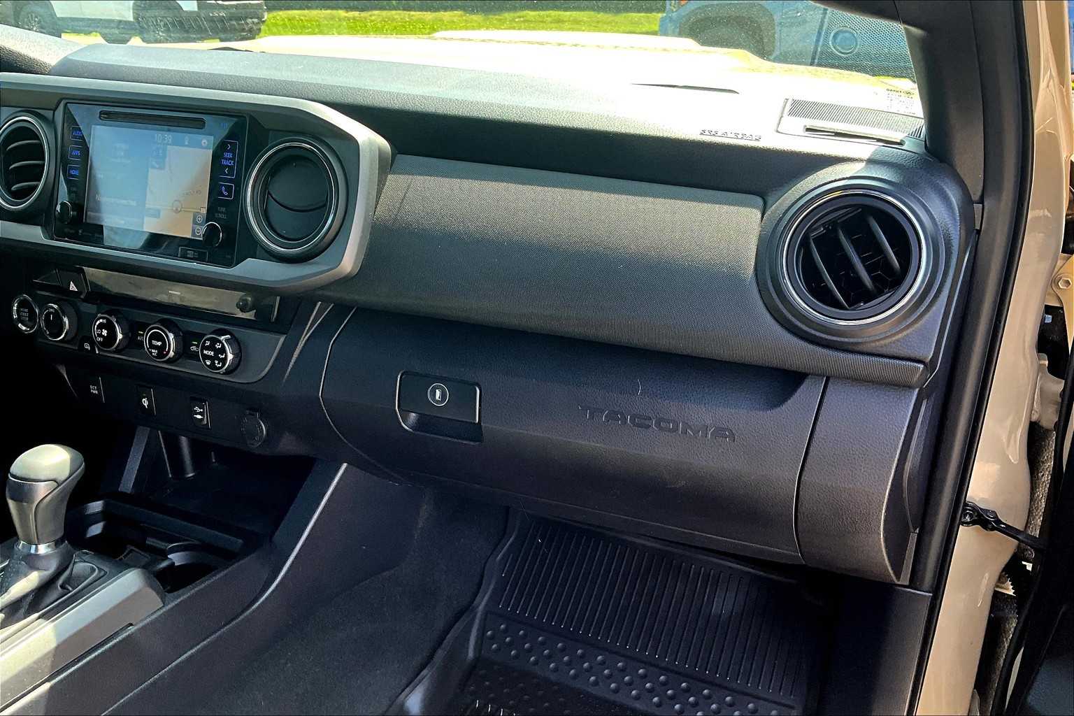 2017 Toyota Tacoma TRD Sport - Photo 13