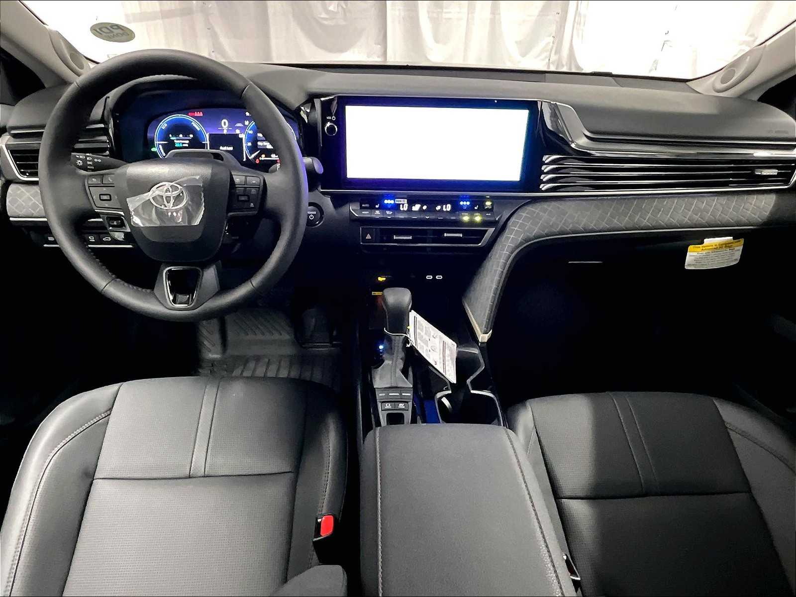 2025 Toyota Camry XLE - Photo 12