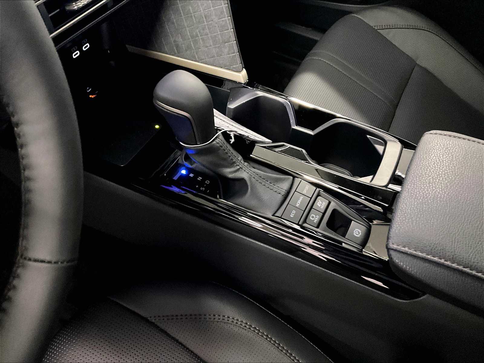 2025 Toyota Camry XLE - Photo 14