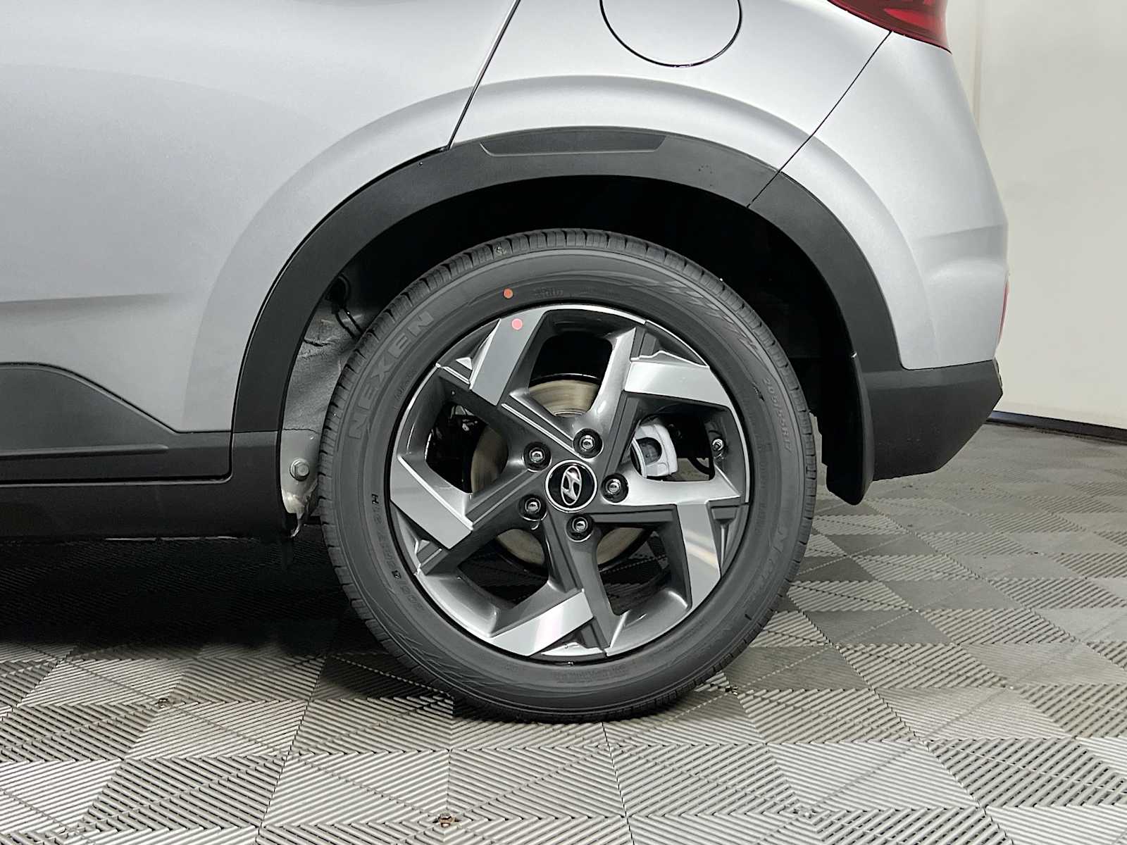 2025 Hyundai Venue SEL - Photo 18