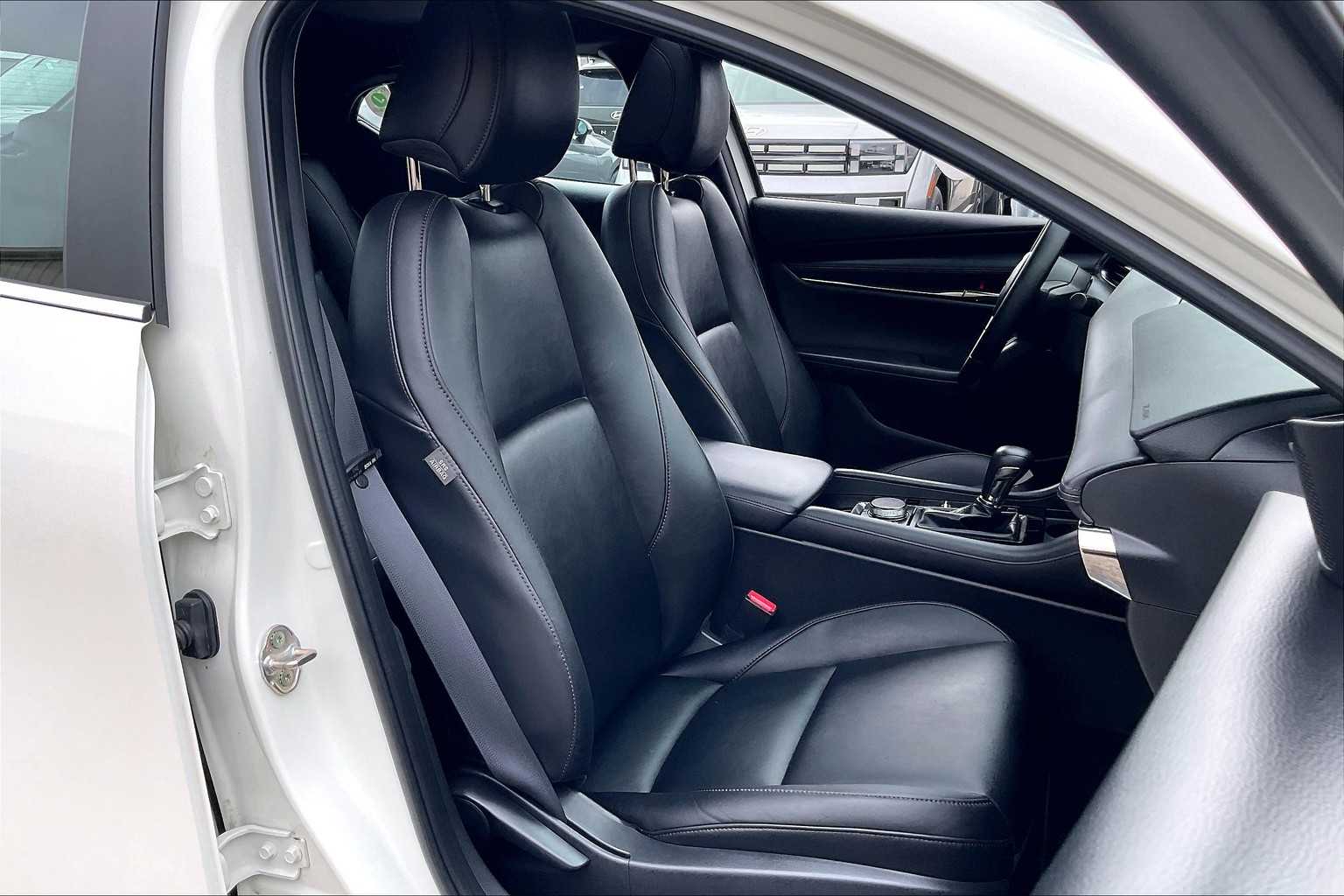 2022 Mazda Mazda3 Hatchback Preferred - Photo 11