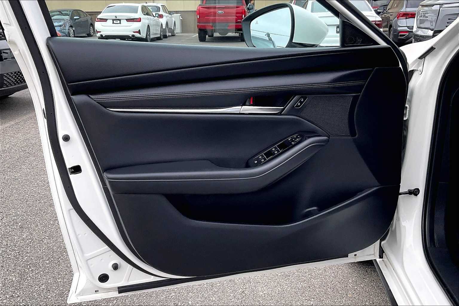 2022 Mazda Mazda3 Hatchback Preferred - Photo 9