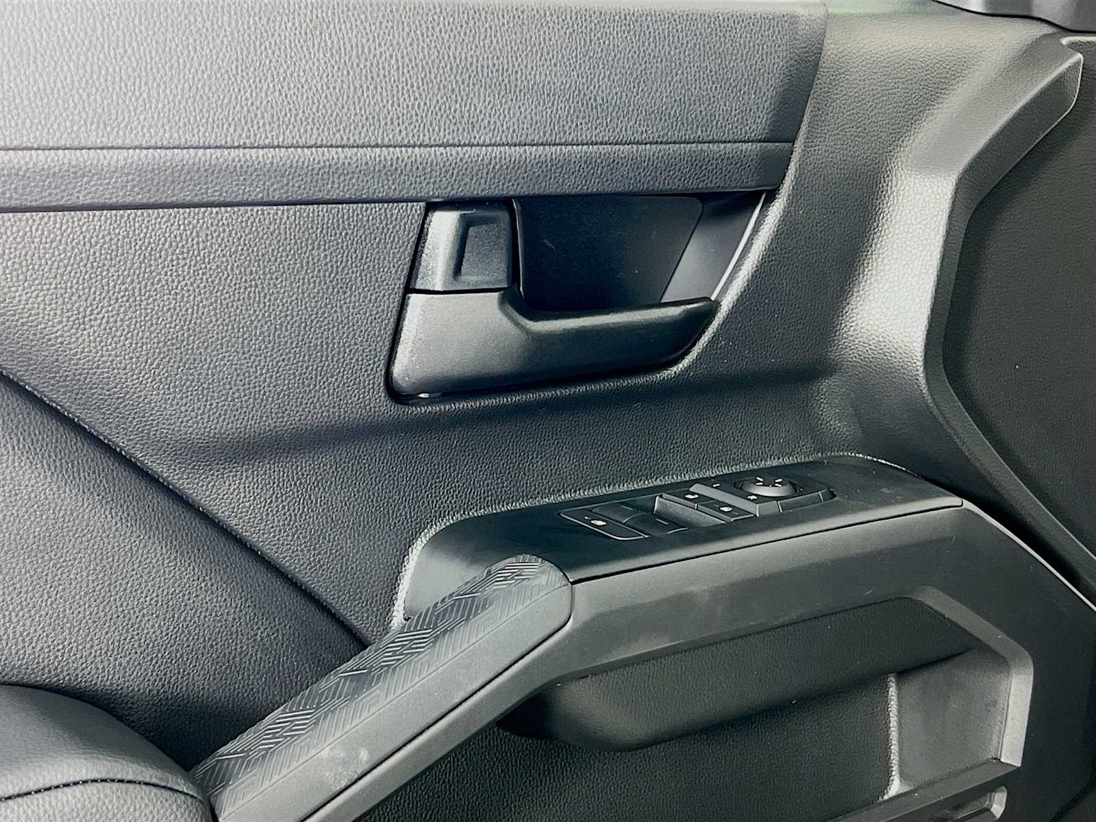 2025 Toyota Tacoma SR - Photo 15