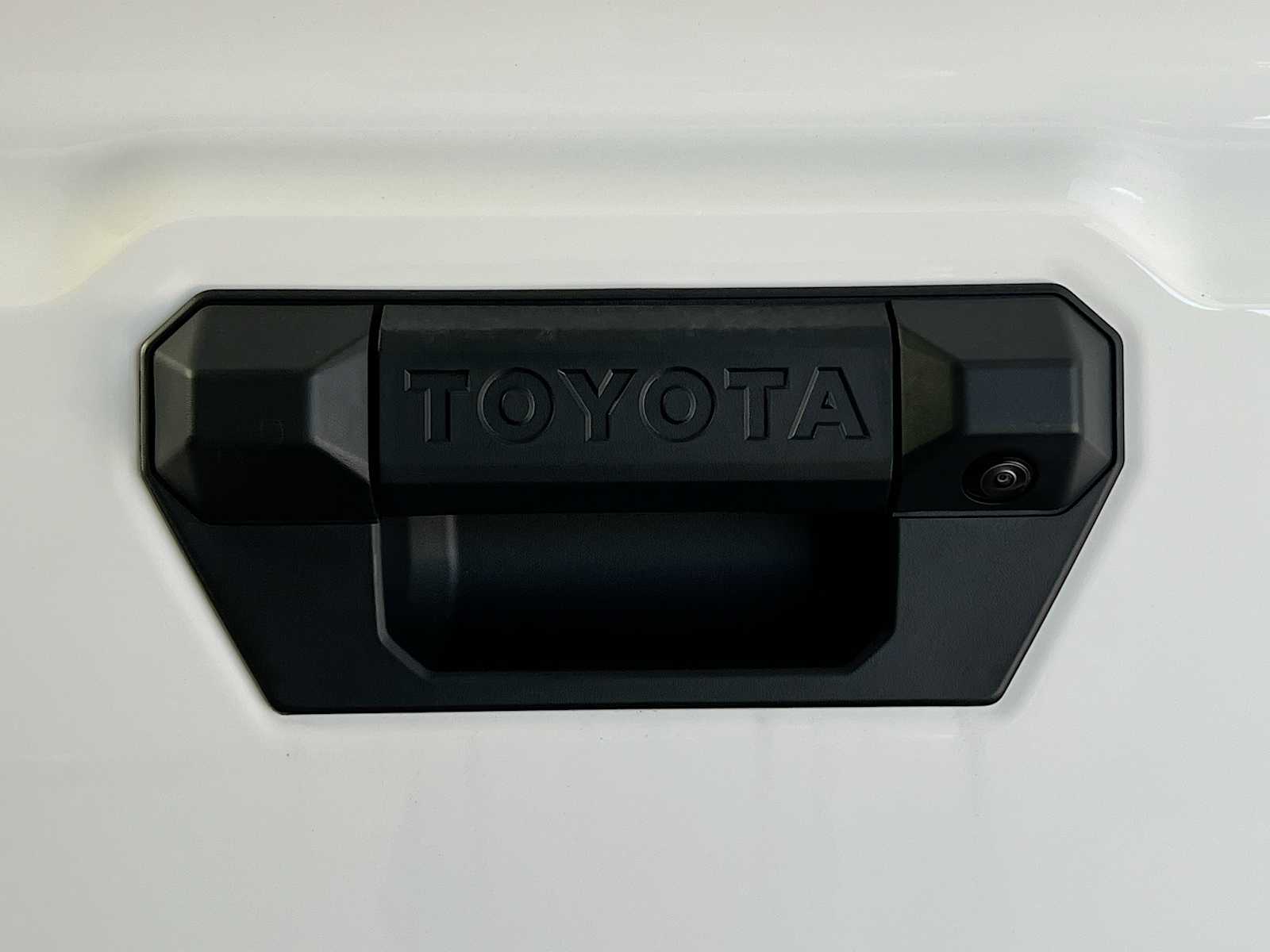 2025 Toyota Tacoma SR - Photo 17