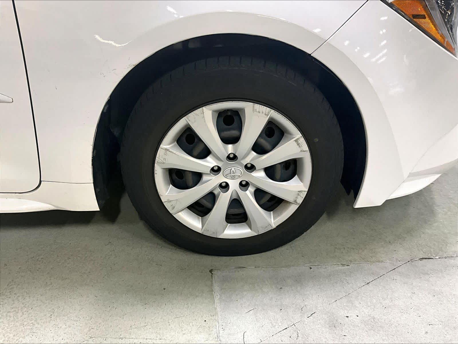 2021 Toyota Corolla LE - Photo 4