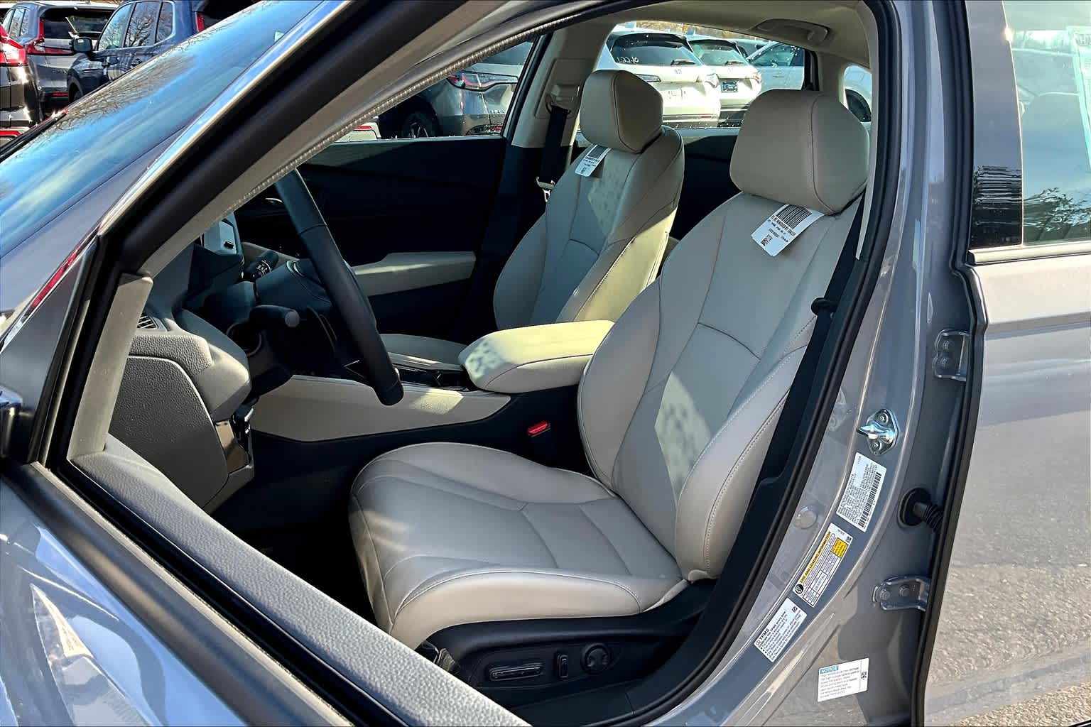 2025 Honda Accord Hybrid EX-L - Photo 11