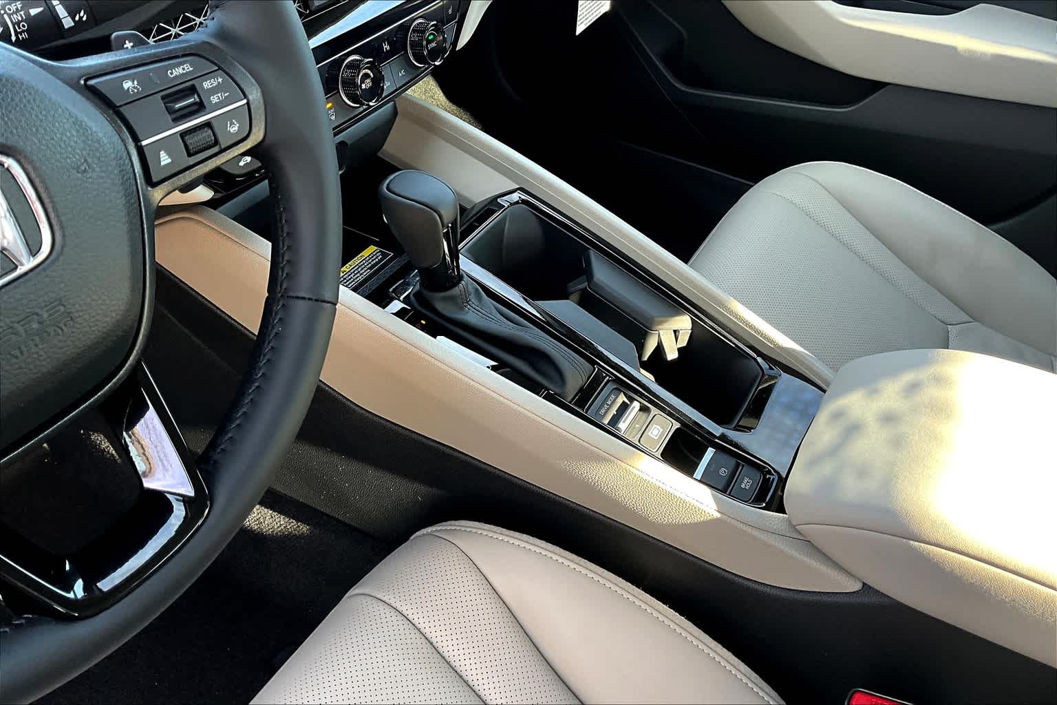 2025 Honda Accord Hybrid EX-L - Photo 14