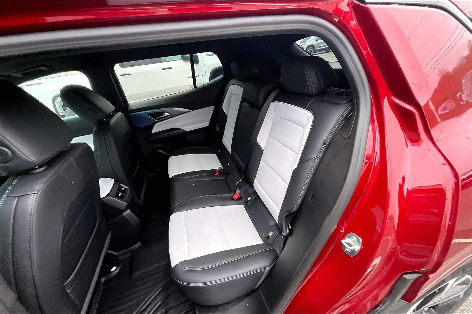2025 Chevrolet Equinox EV LT - Photo 15