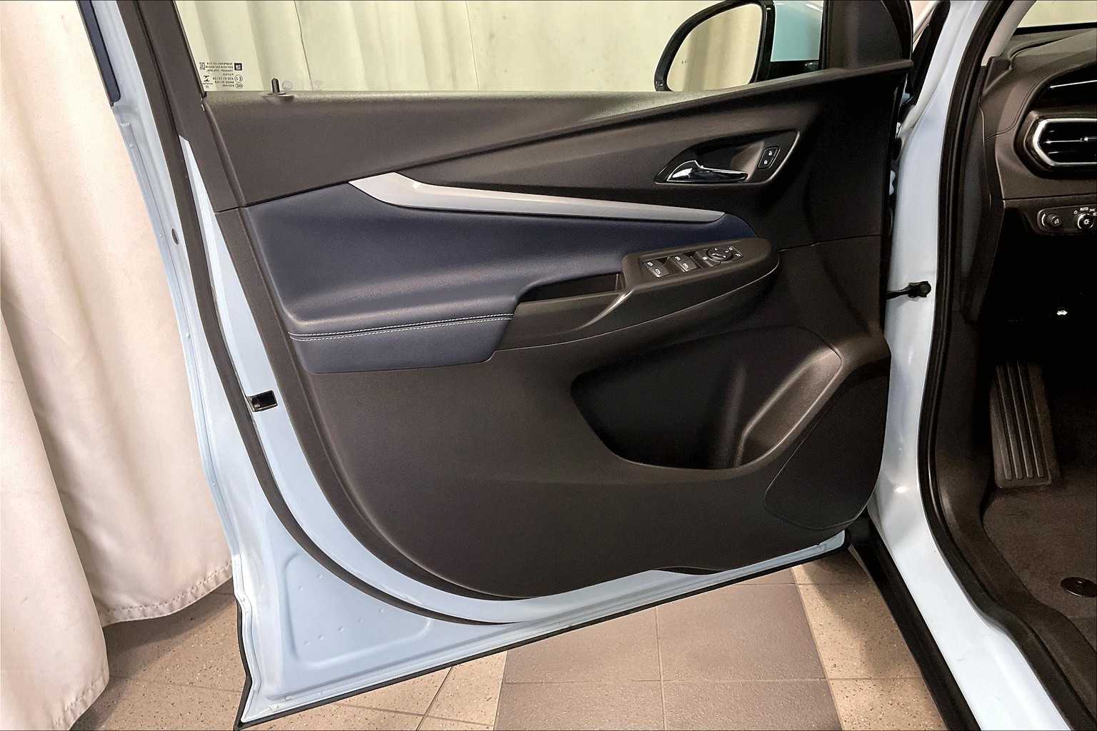 2023 Chevrolet Bolt EUV LT - Photo 9