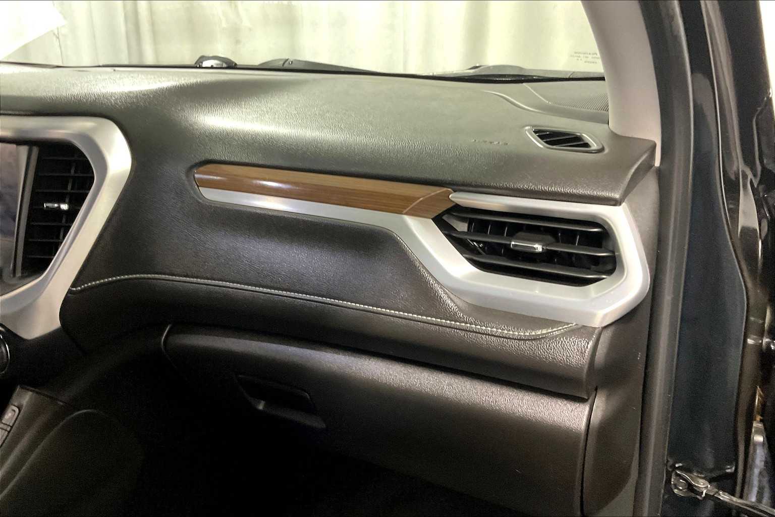 2017 GMC Acadia SLE - Photo 13