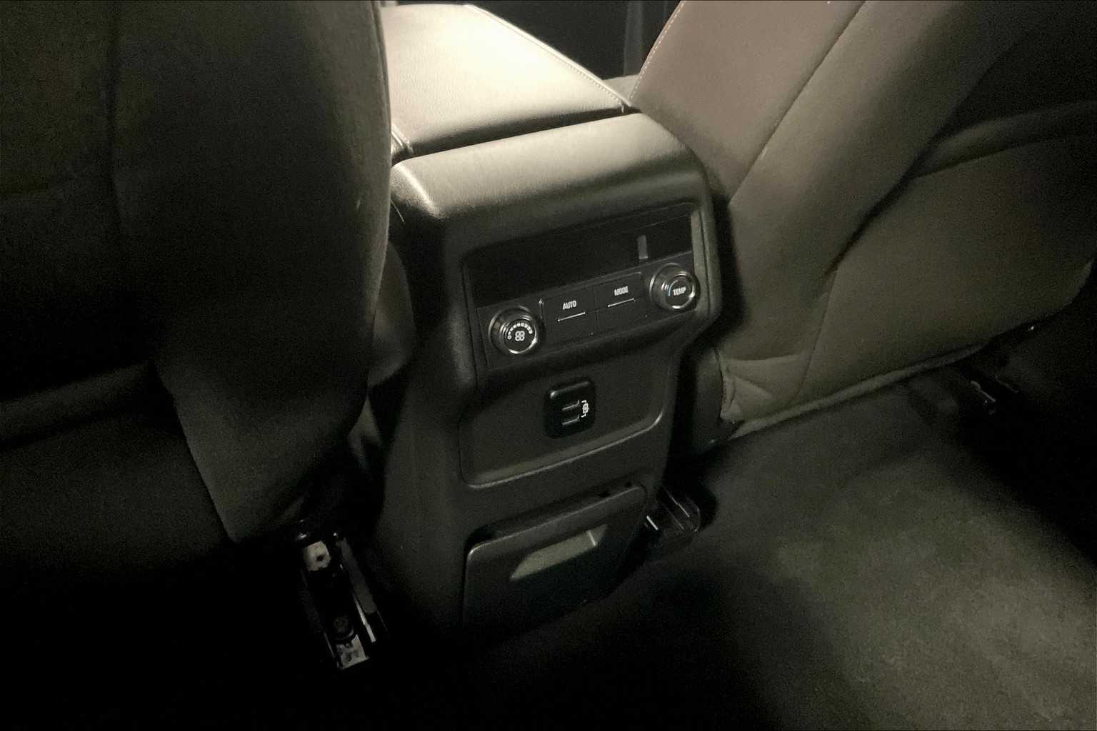 2017 GMC Acadia SLE - Photo 29