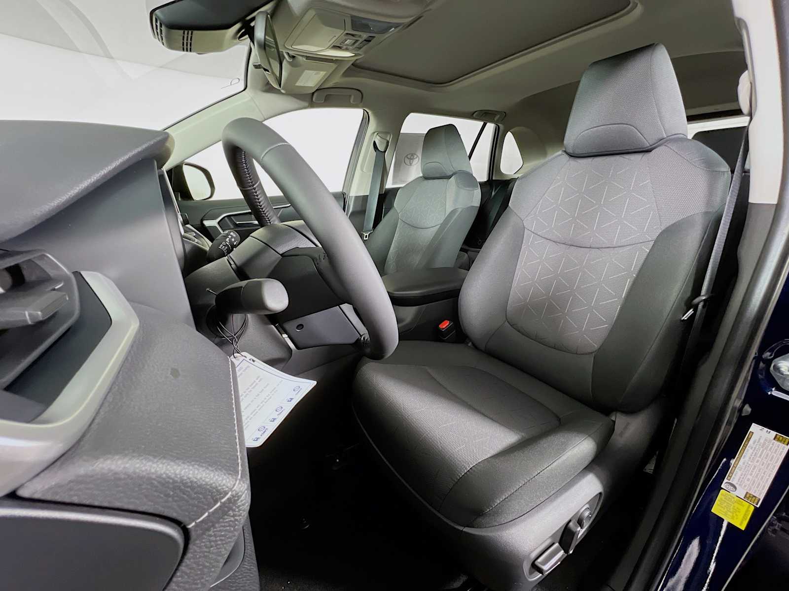 2025 Toyota RAV4 Hybrid XLE - Photo 12
