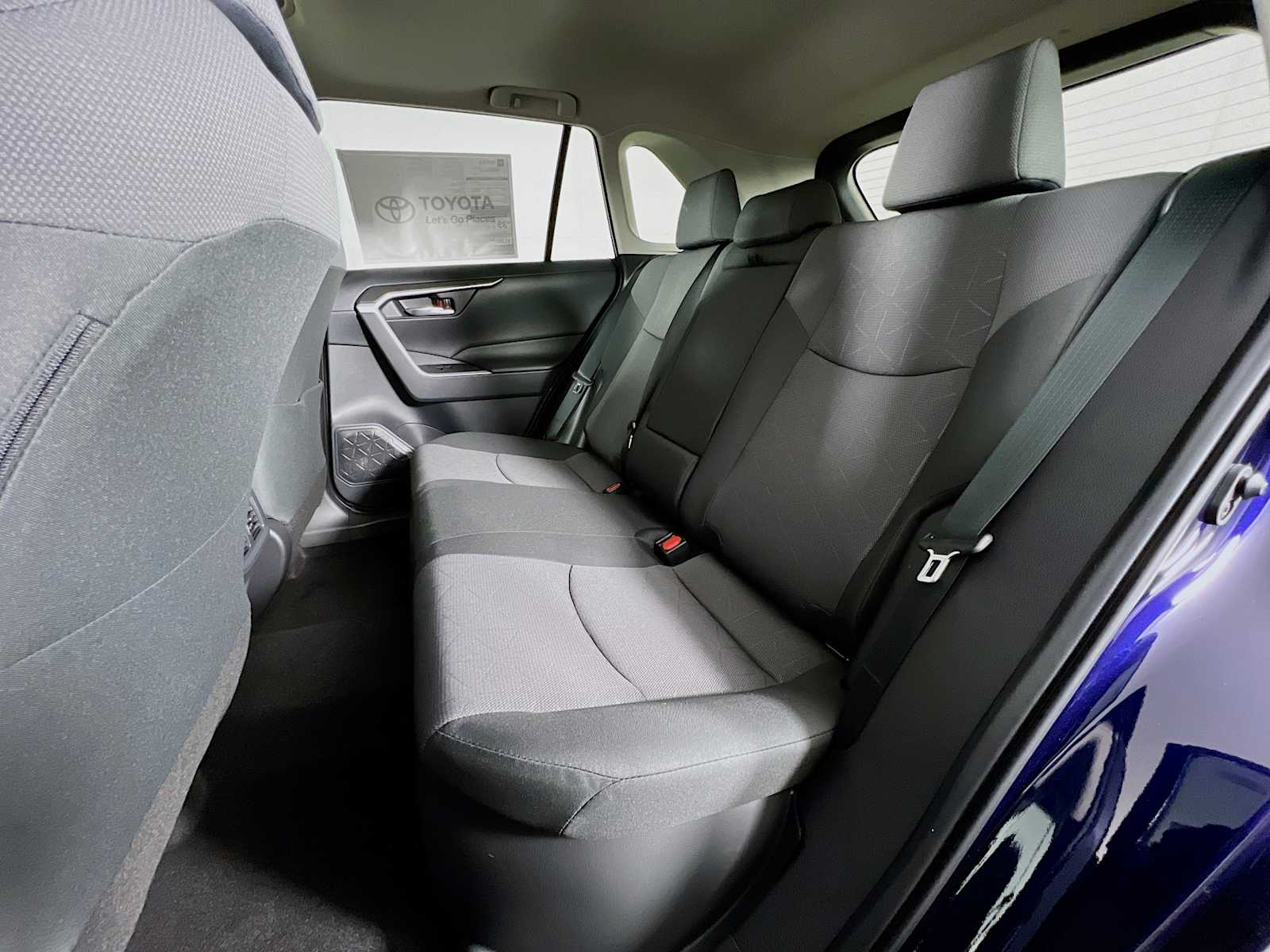2025 Toyota RAV4 Hybrid XLE - Photo 13