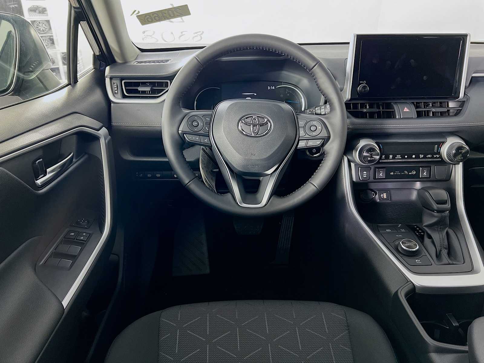 2025 Toyota RAV4 Hybrid XLE - Photo 15