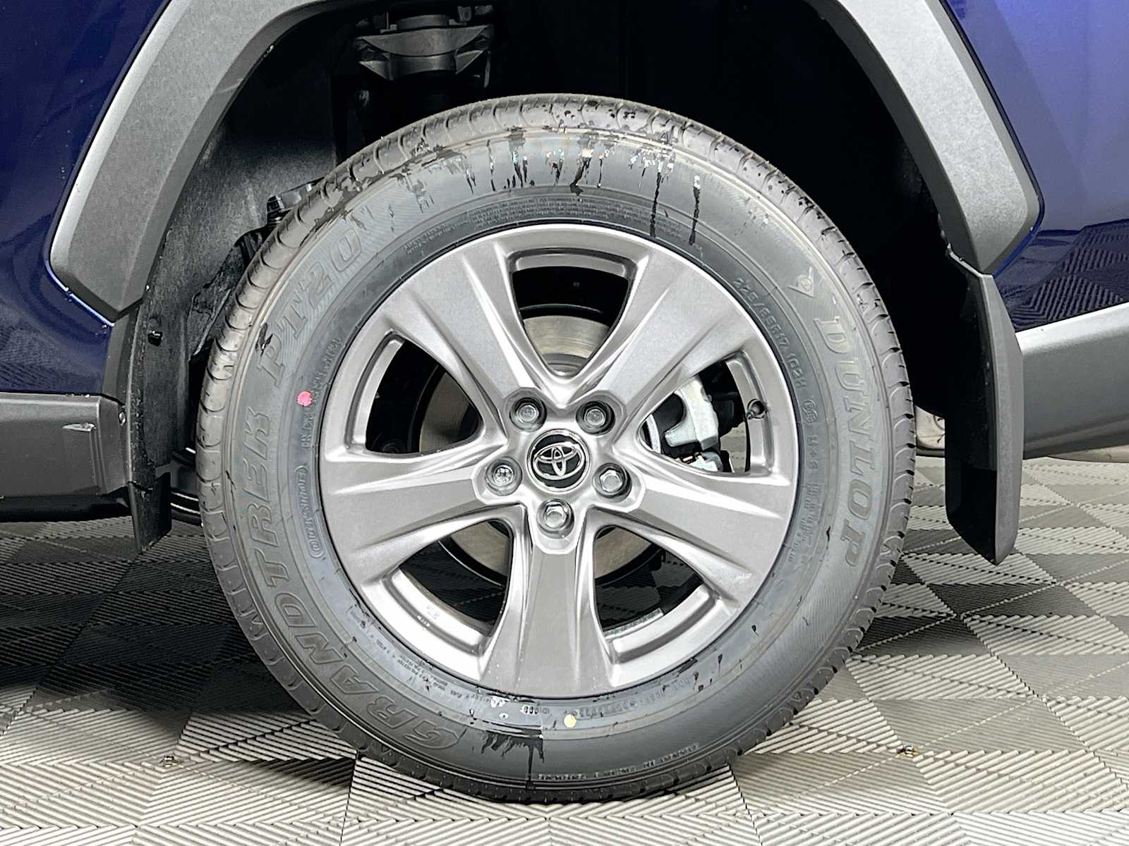 2025 Toyota RAV4 Hybrid XLE - Photo 19