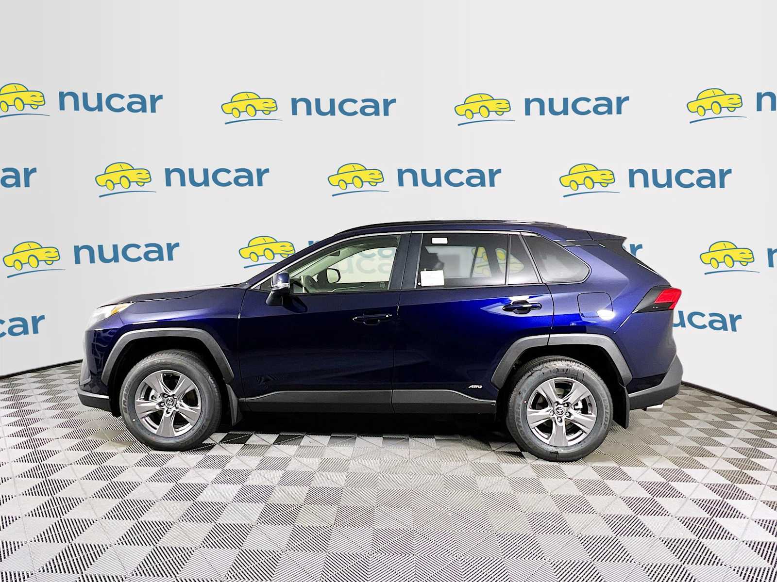 2025 Toyota RAV4 Hybrid XLE - Photo 3