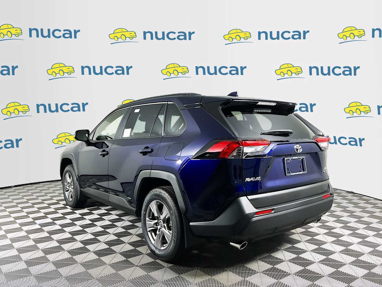 2025 Toyota RAV4 Hybrid XLE - Photo 4