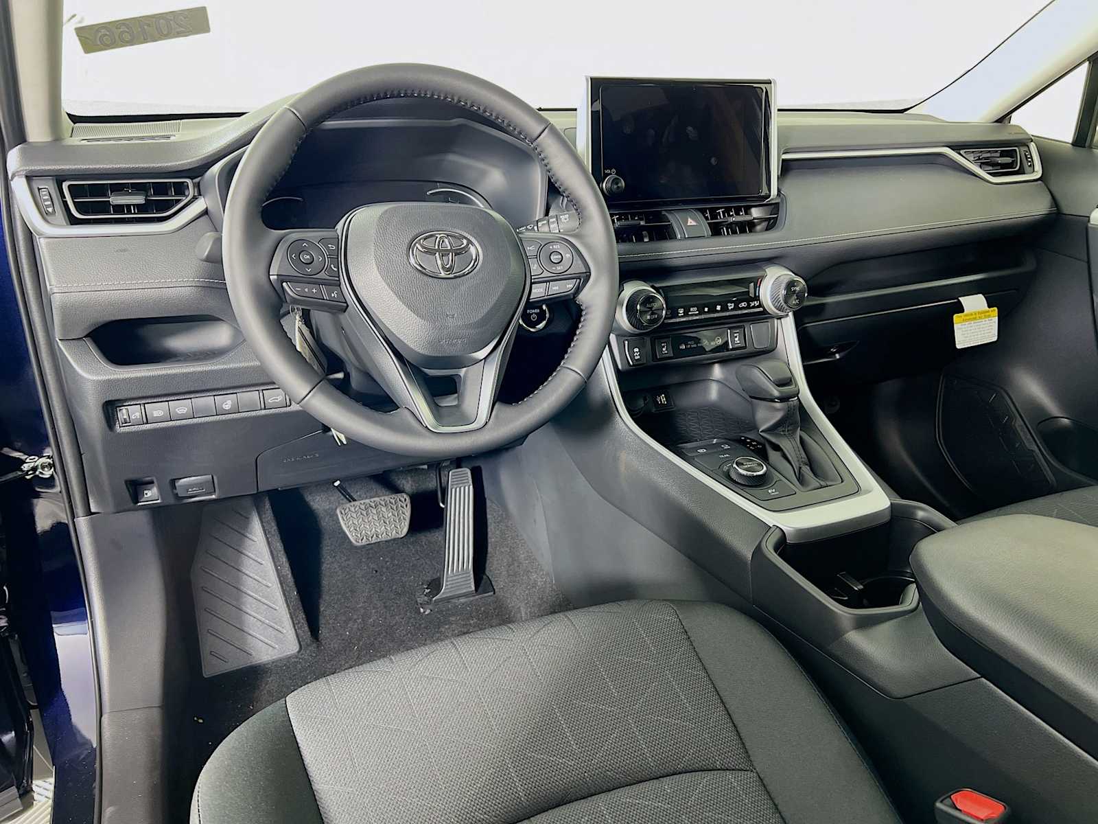 2025 Toyota RAV4 Hybrid XLE - Photo 6