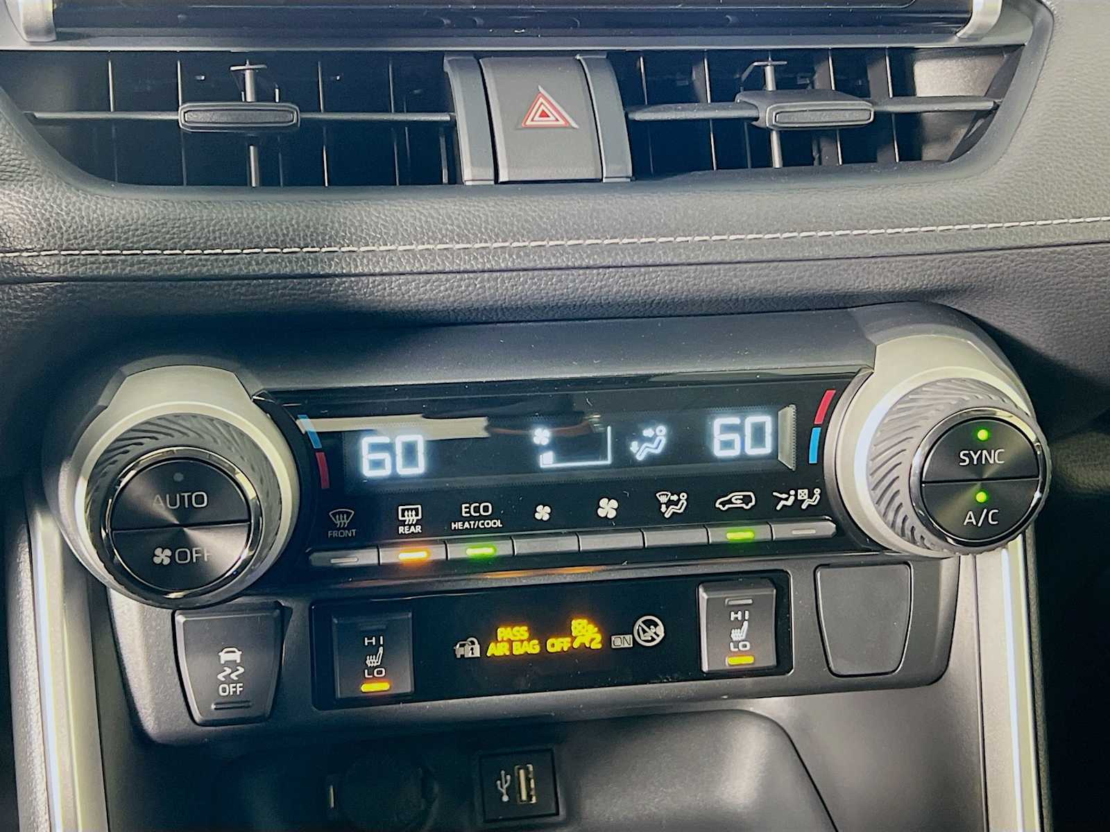 2025 Toyota RAV4 Hybrid XLE - Photo 10