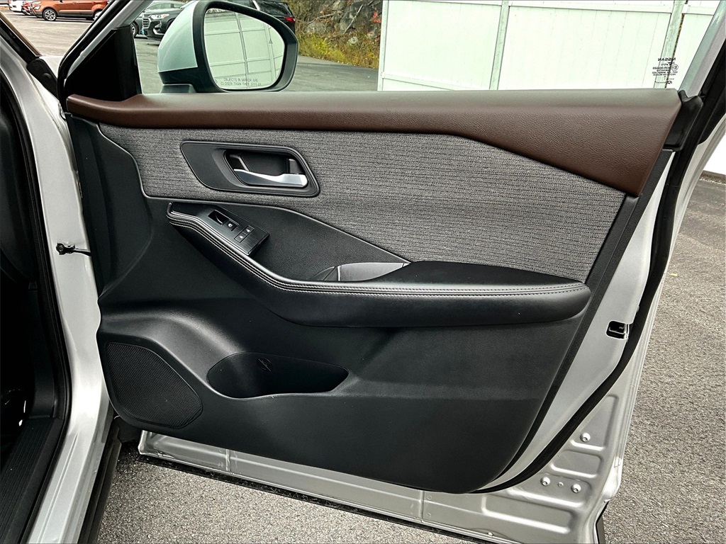 2021 Nissan Rogue SV - Photo 12
