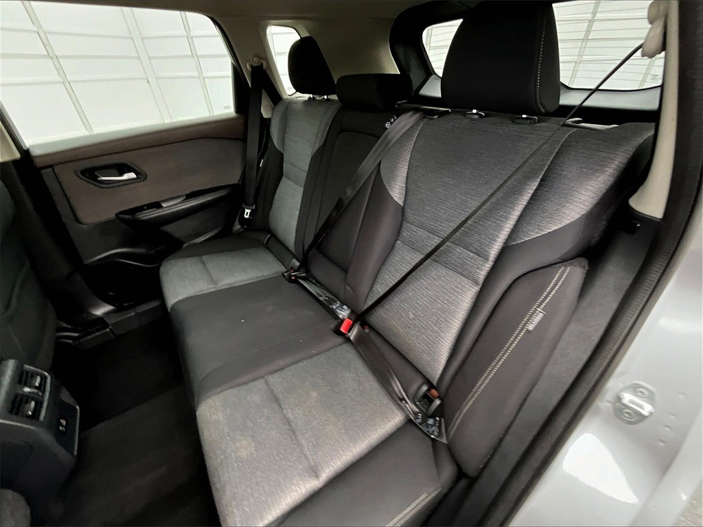 2021 Nissan Rogue SV - Photo 15