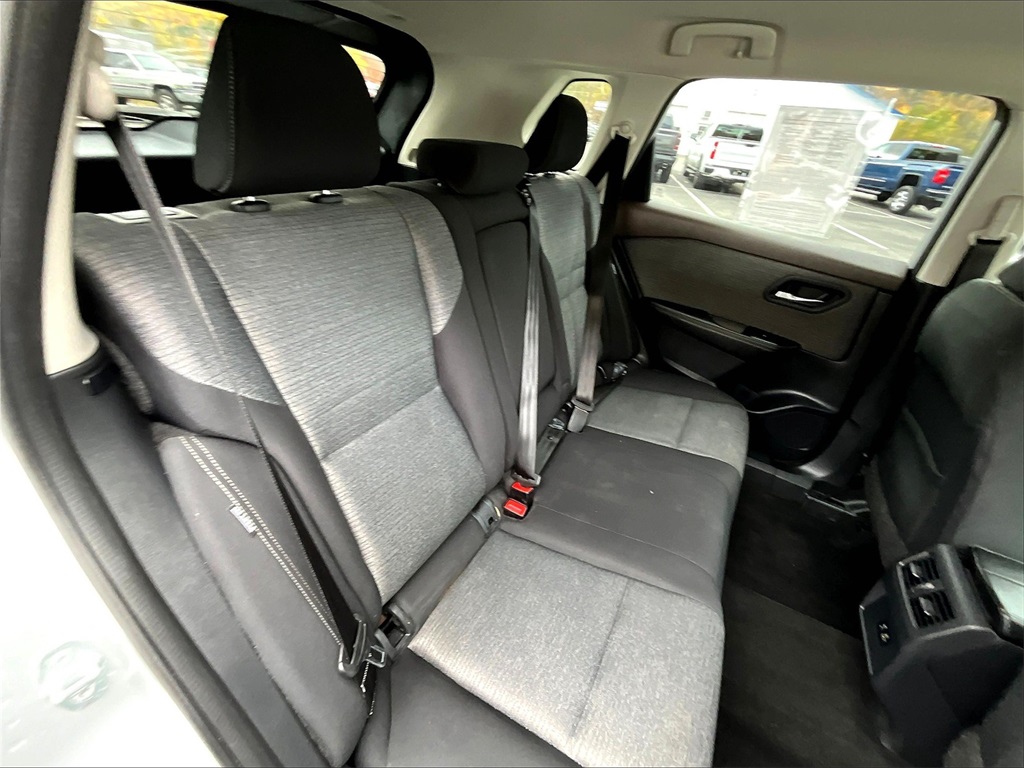 2021 Nissan Rogue SV - Photo 16