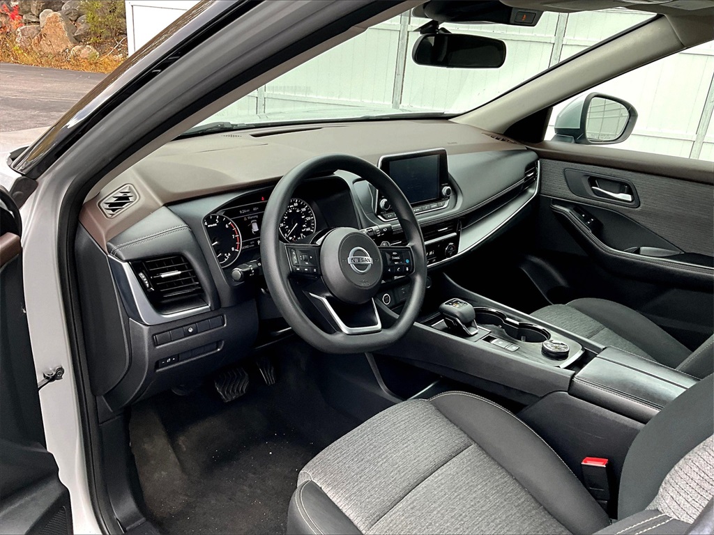 2021 Nissan Rogue SV - Photo 8
