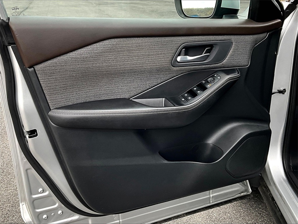 2021 Nissan Rogue SV - Photo 9