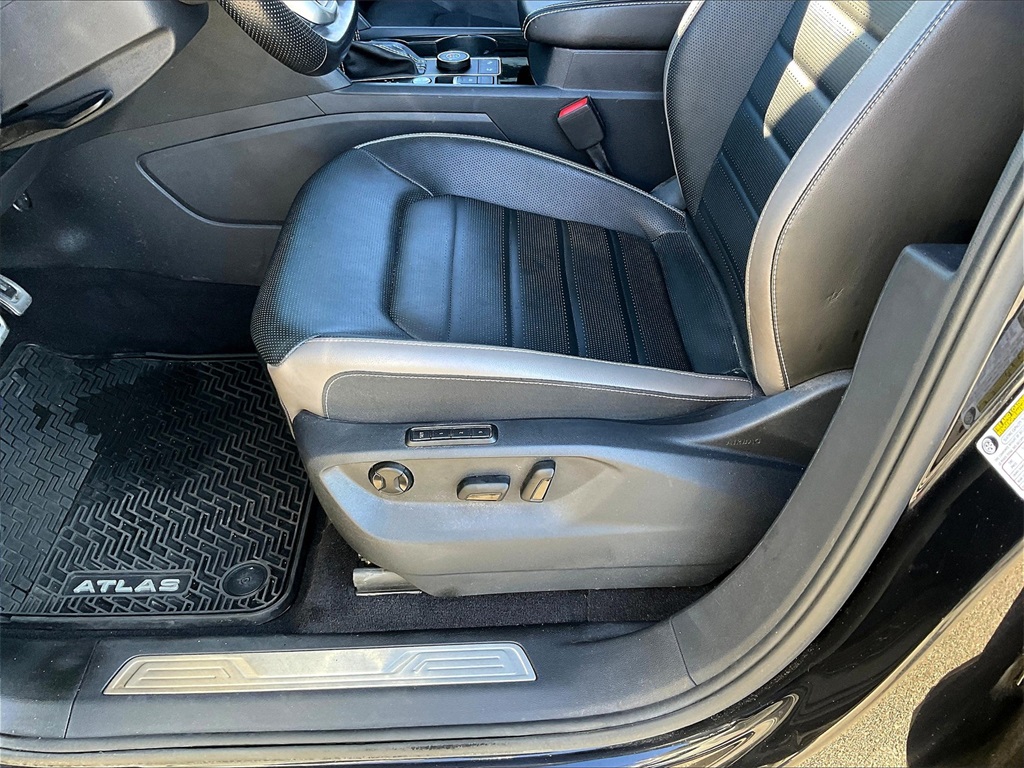2022 Volkswagen Atlas 3.6L V6 SEL Premium R-Line - Photo 35
