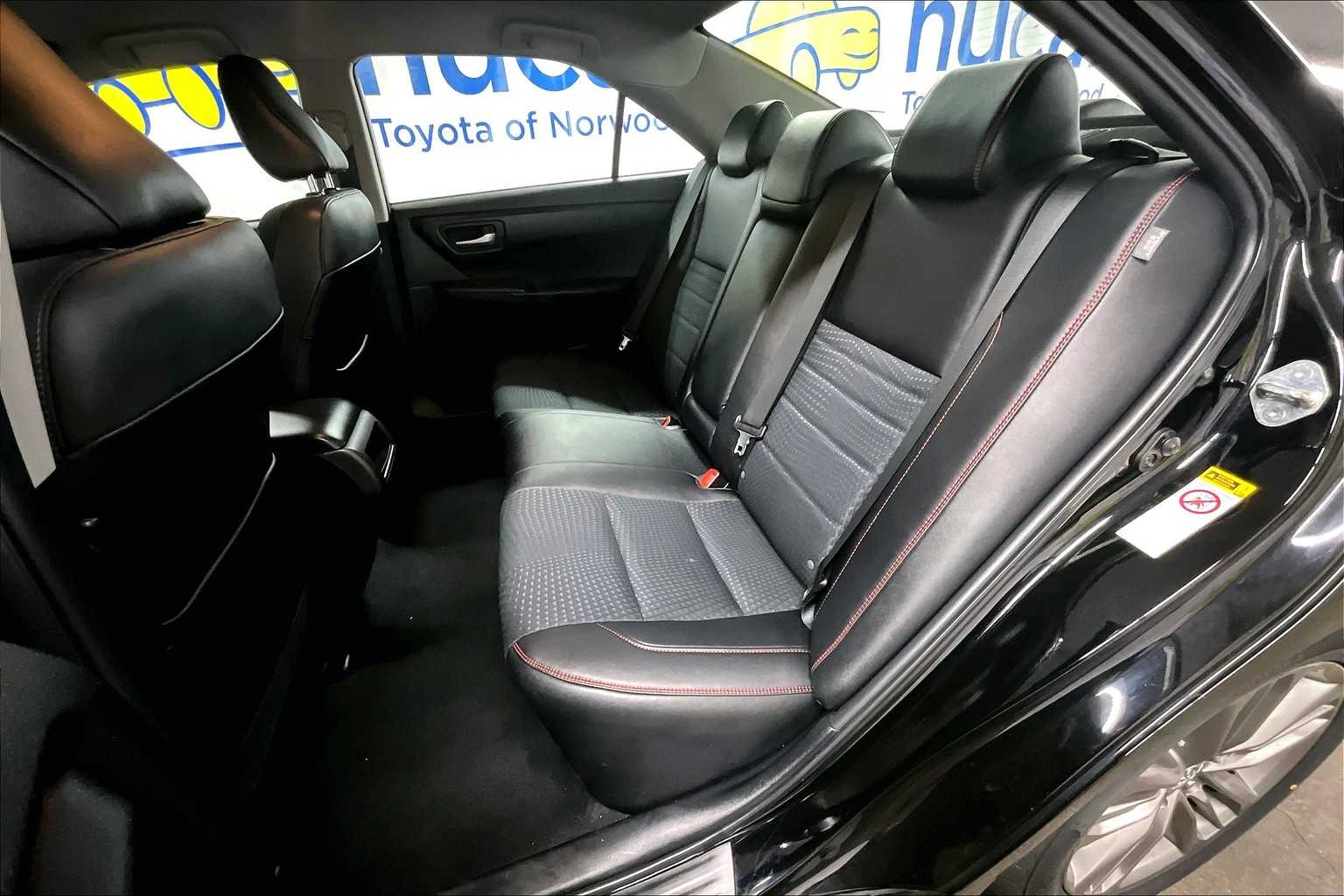 2015 Toyota Camry SE - Photo 15