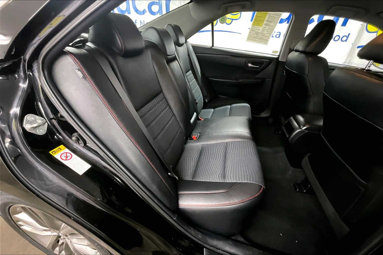 2015 Toyota Camry SE - Photo 16